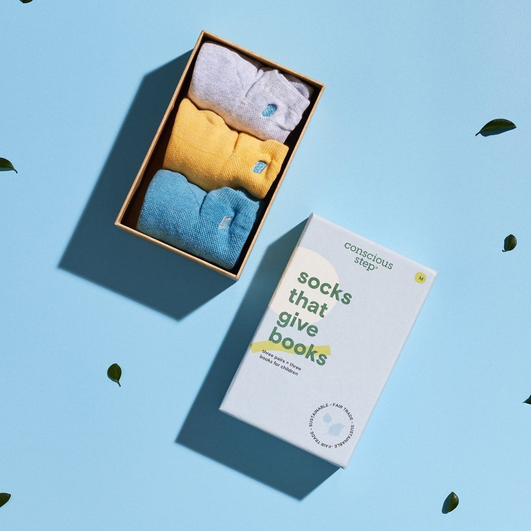 Socks that Give Books Ankle Gift Box