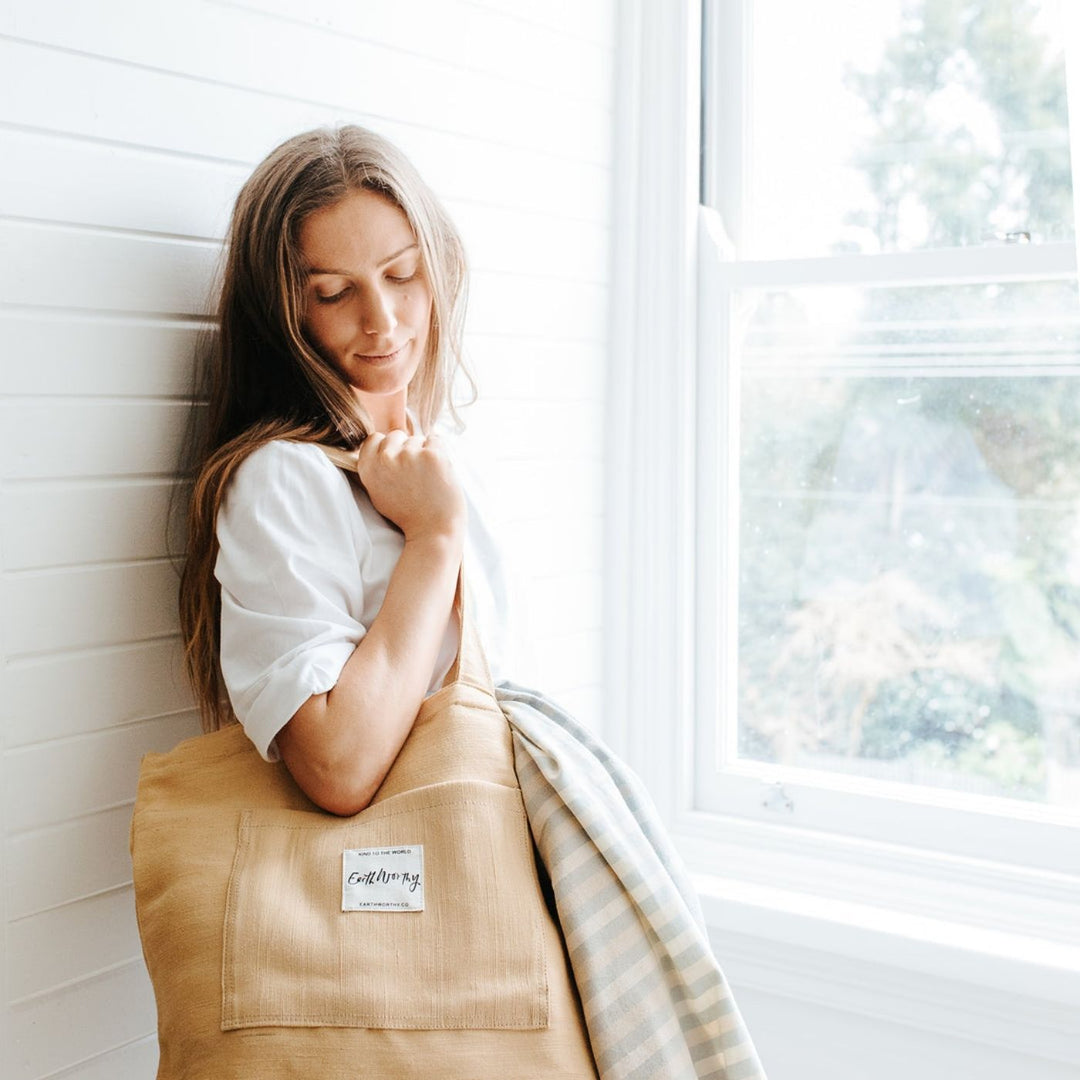 Earth Worthy Hauler Mini everyday tote bag in soft washed linen-look jute cotton canvas. Natural and durable with two pockets, 30cm handle. Ethically made from natural jute, this tote bag supports survivors of Rana Plaza and promotes sustainable, plastic-free shopping.