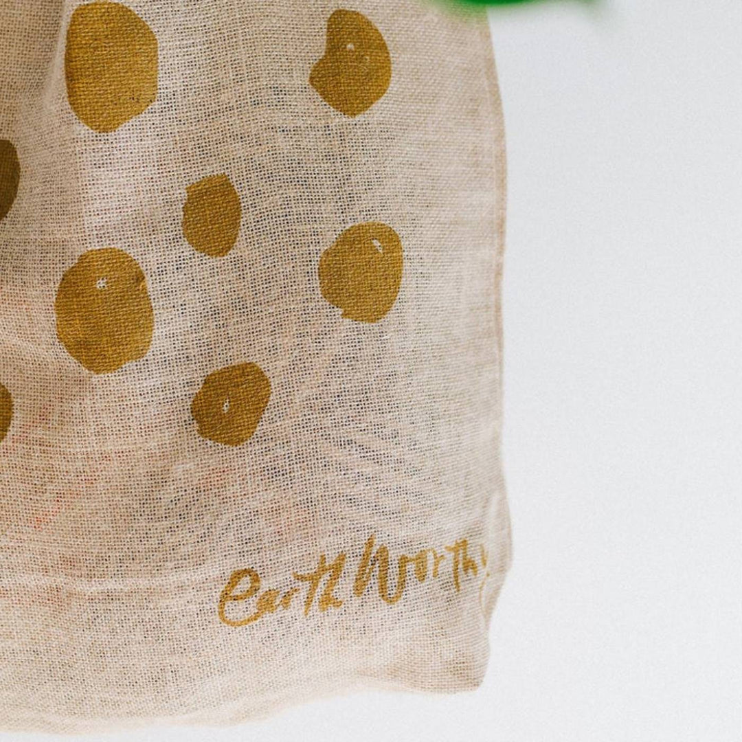 Ethically made from natural jute, this Earth Worthy Unity grocery bag supports survivors of Rana Plaza and promotes sustainable, plastic-free shopping.