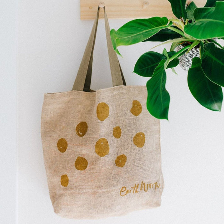 Ethically made from natural jute, this Earth Worthy Unity grocery bag supports survivors of Rana Plaza and promotes sustainable, plastic-free shopping.