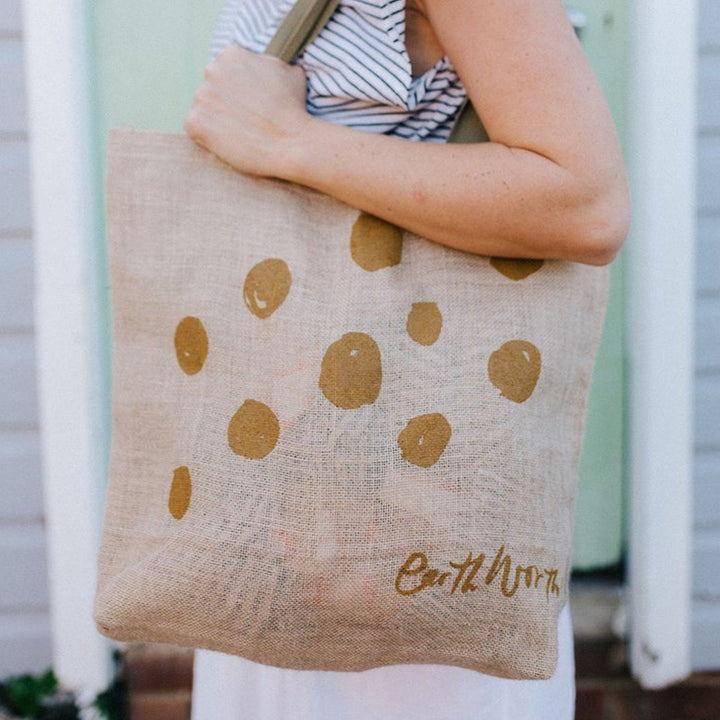 Ethically made from natural jute, this Earth Worthy Unity grocery bag supports survivors of Rana Plaza and promotes sustainable, plastic-free shopping.