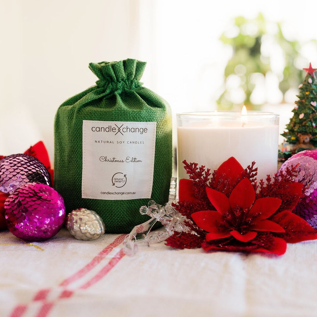 Beachside Christmas 400g Soy Candle. Coastal festive scent with peppermint, orange, musk, cedarleaf, amber and coconut. Clean burn with pure soy wax and cotton wicks.