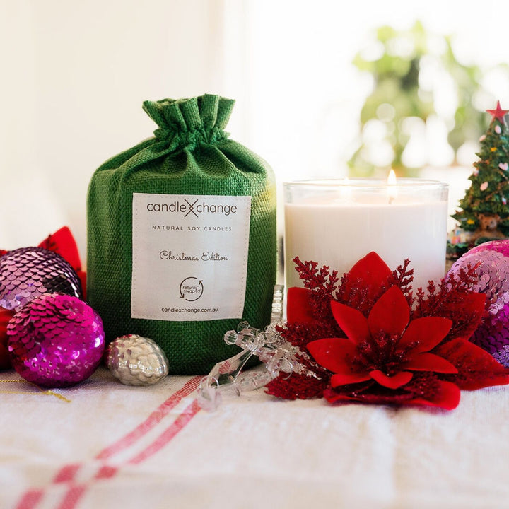 Beachside Christmas 400g Soy Candle. Coastal festive scent with peppermint, orange, musk, cedarleaf, amber and coconut. Clean burn with pure soy wax and cotton wicks.