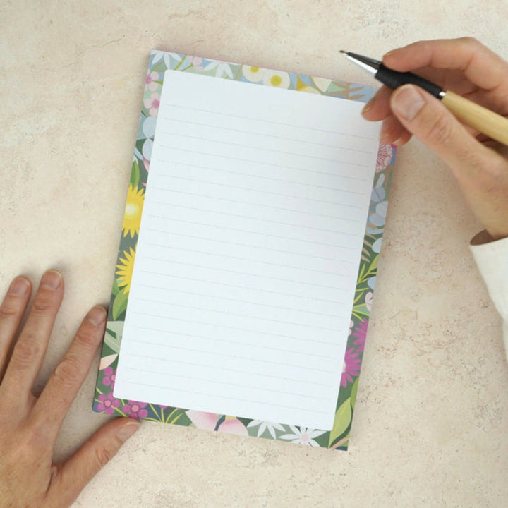 Earth Greetings Bush Bouquet. Eco friendly, Australian Made, 100% recycled writing paper. Write lovely letters and pretty up your desk space with this luxurious A5 Writing Pad.